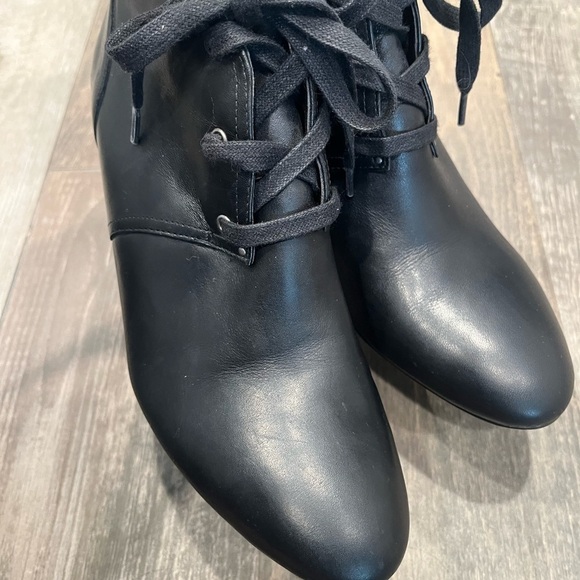 Lauren Ralph Lauren Tamia Black Leather Lace Up Booties Size 7B - Picture 8 of 8